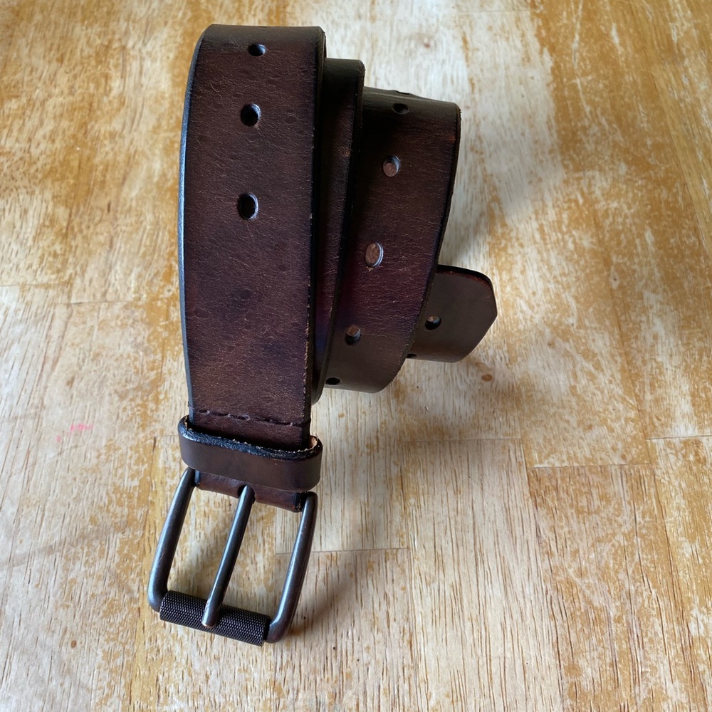 Unisex brown genuine leather 1.5” width belt with decor eyelets, Size: M